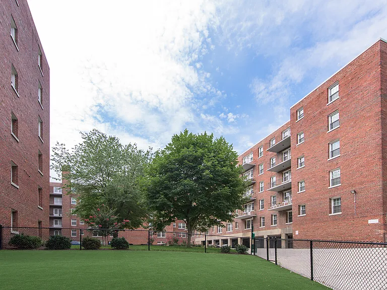The Metropolitan Apartments Dog Run