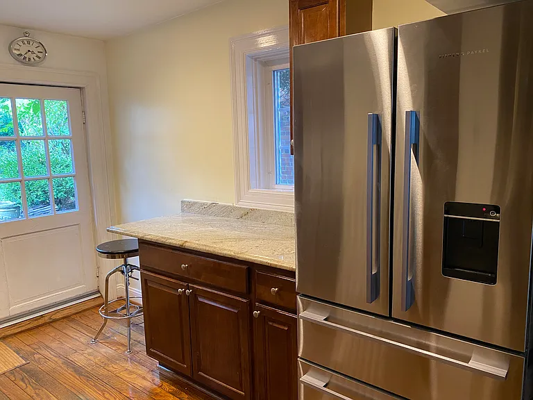 2827 Dumbarton St NW — Photo 11