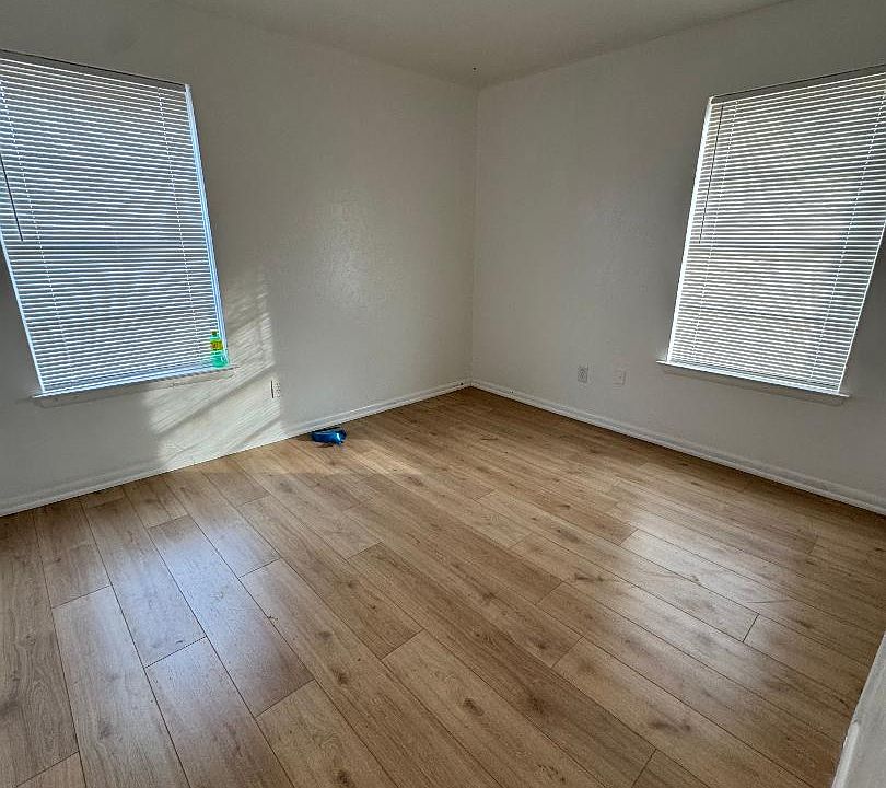 1st image of 1020 NE 28th St