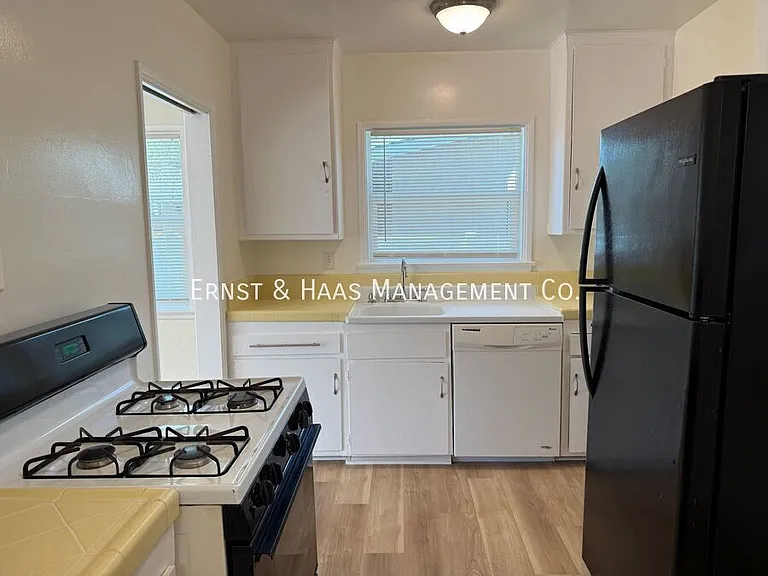 2862 Knoxville Ave — Photo 6