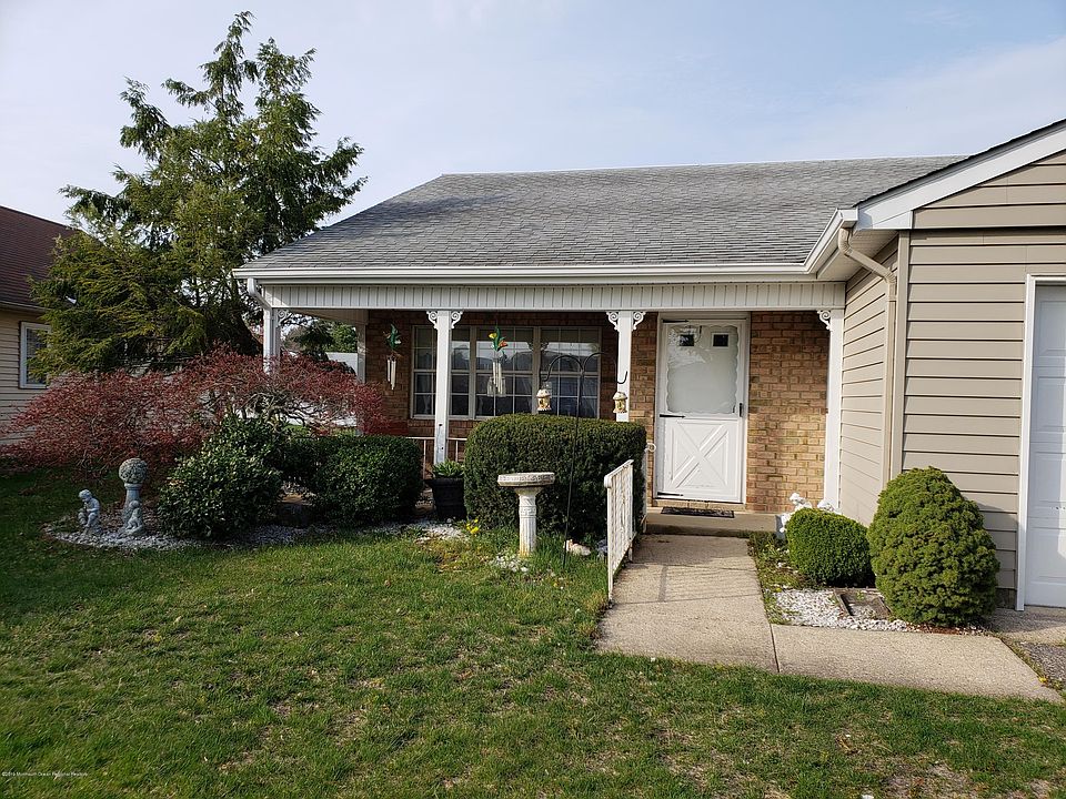 1st image of 42 Buckingham Drive N