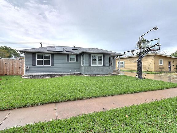 2nd image of 4217 Center Dr