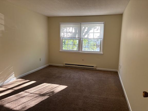 4th image of 28 Dinan Dr APT 11