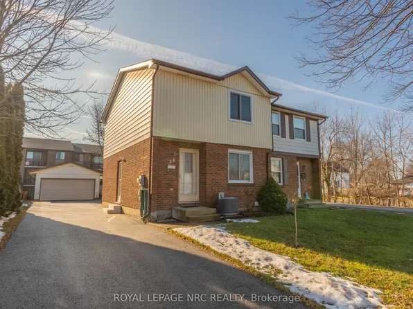 38 Dougherty Cres, Welland, ON L3C 6A1