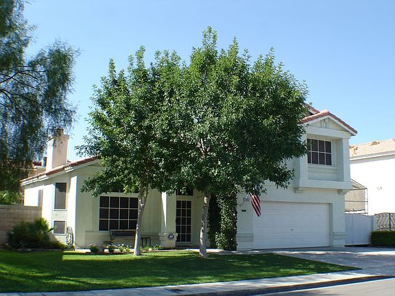 2nd image of 1563 Silver Knoll Ave
