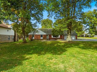 1072 W Galbraith Rd, Cincinnati, OH 45231