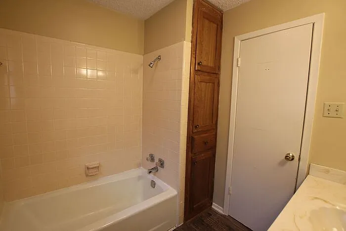 4508 Edinburgh Dr — Photo 8