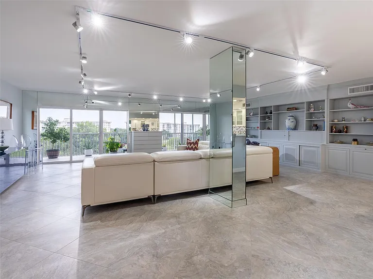 2850 N Palm Aire Dr #601 — Photo 10