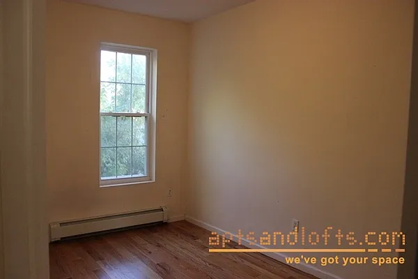 Rented by aptsandlofts.com | media 1