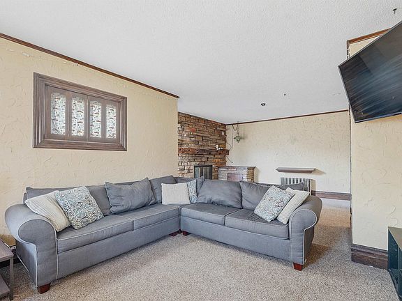 3rd image of 253 4th St