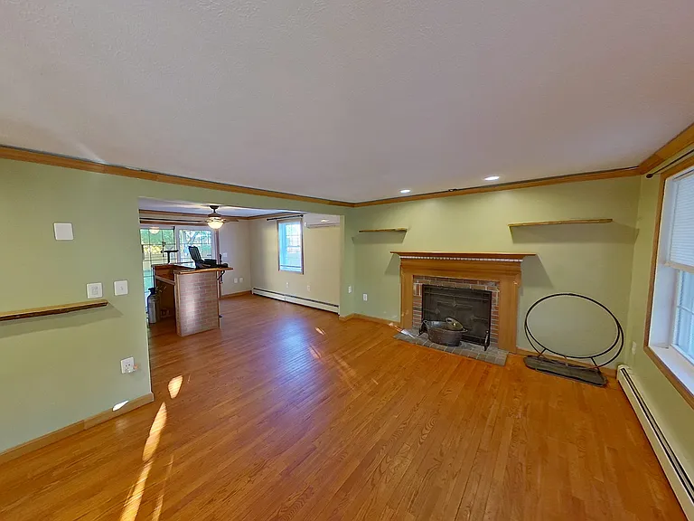43 Mission Ave — Photo 6