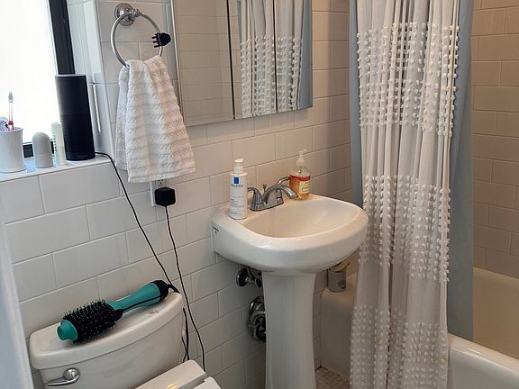 5th image of 110 W 96th St APT 16D
