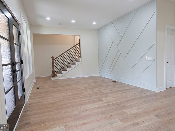 5th image of 1456 S Gordon St SW