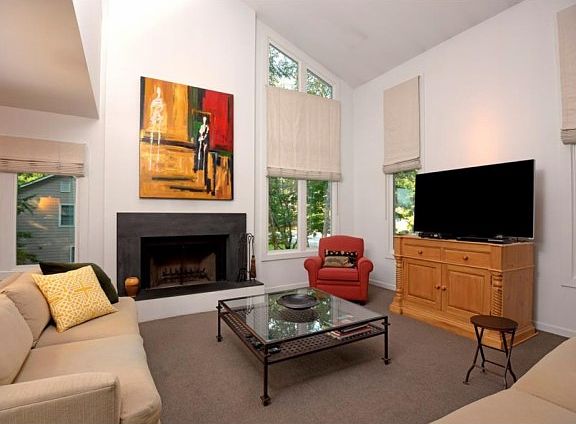 3rd image of 3795 Cliff Crest Dr SE