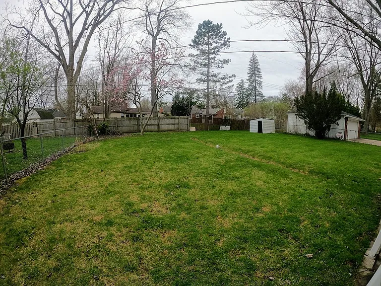 23085 Floral St — Photo 13