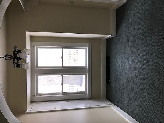 4th image of 1118 Moulton Ave