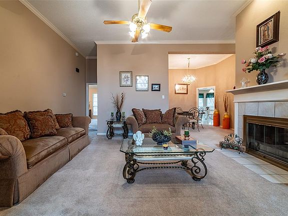 3rd image of 215 Parkmead Ct