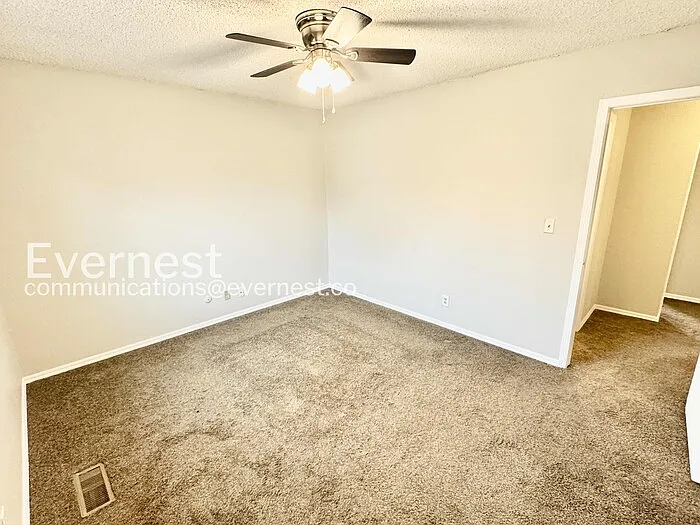 1756 S Pine Ave — Photo 16