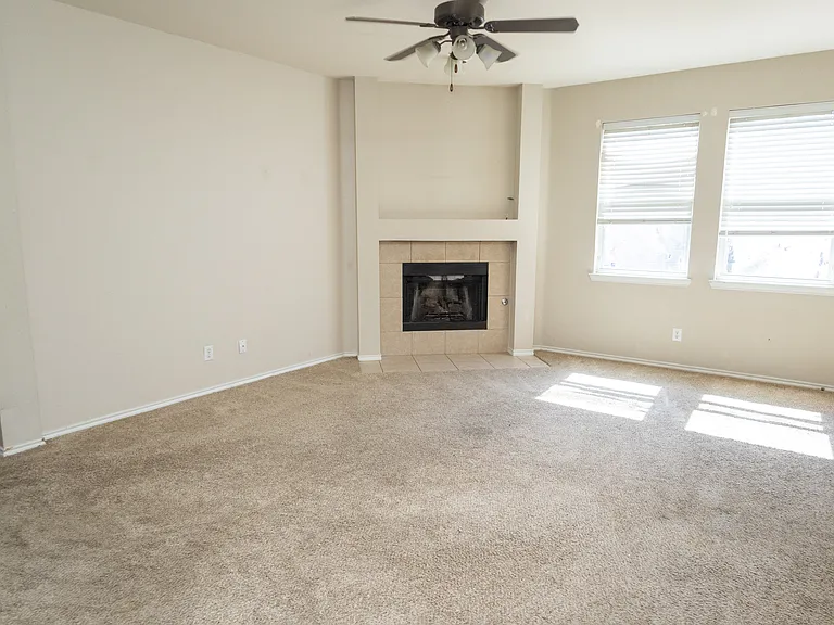 1407 Hazelwood Dr — Photo 6