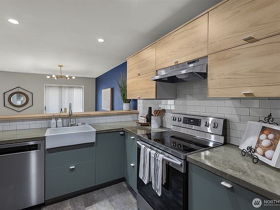 3rd image of 16820 6th Avenue W #B11