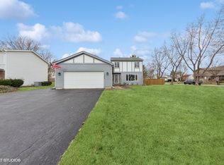 17258 W Dartmoor Dr, Grayslake, IL 60030