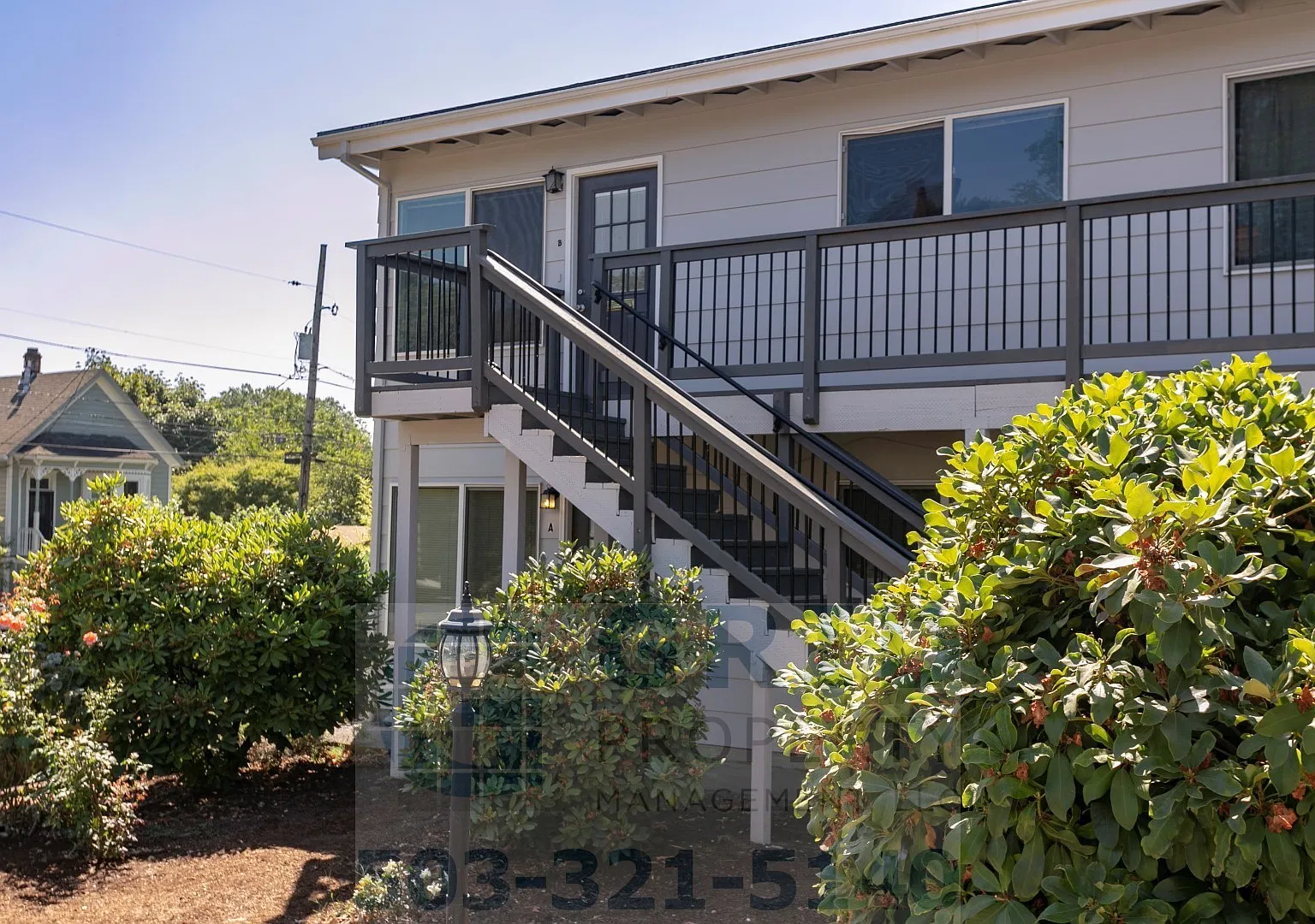 Spacious 2 Bedroom Apartment Available in Buckman Neighborhood! — Photo 2