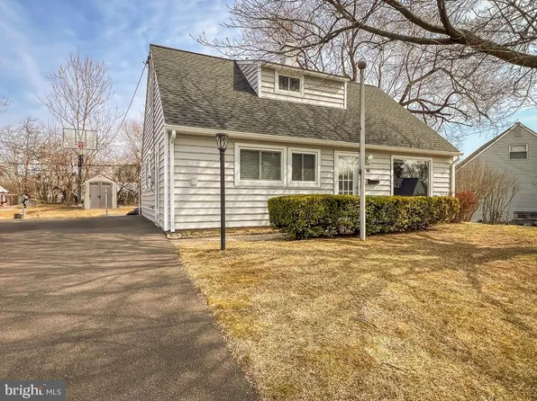 568 Sherman Ln, Morrisville, PA 19067