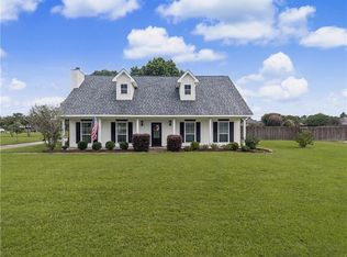 9801 Loblolly Pines Ln, Denham Springs, LA 70726