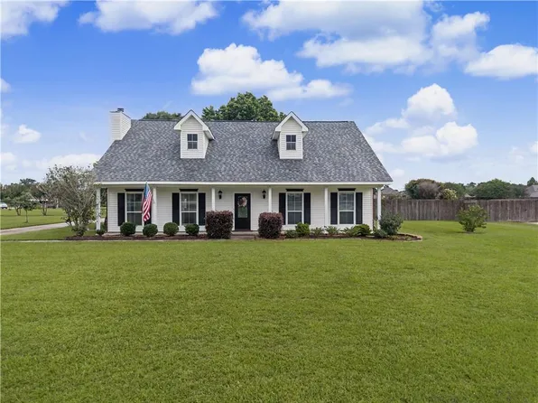 9801 Loblolly Pines Ln, Denham Springs, LA 70726