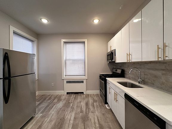 4th image of 92 Highland Ave #112