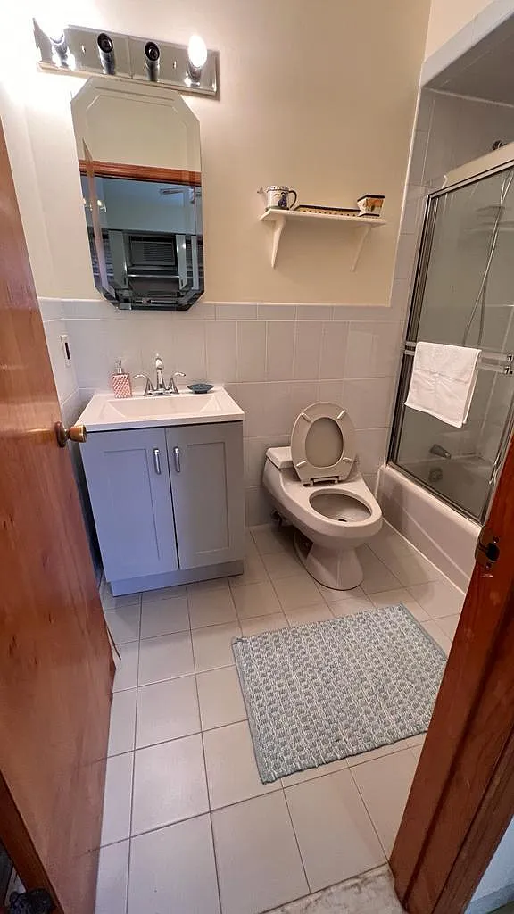 1 bed, 900 sqft, $2,000 — Photo 3