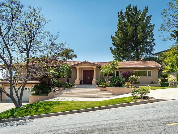 3rd image of 510 Starlight Crest Dr