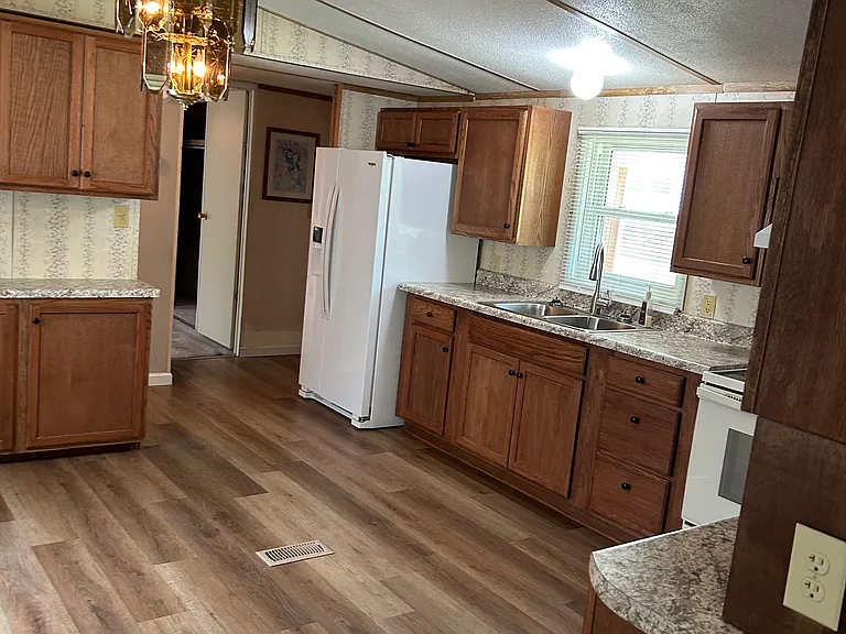 120 Eastridge Ln — Photo 18