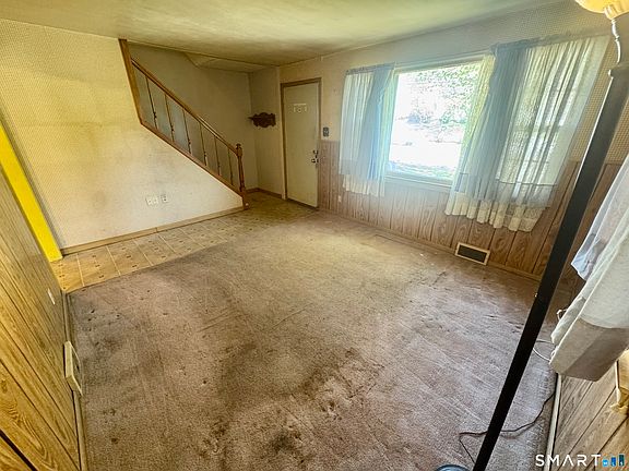 5th image of 186 Alexander Road