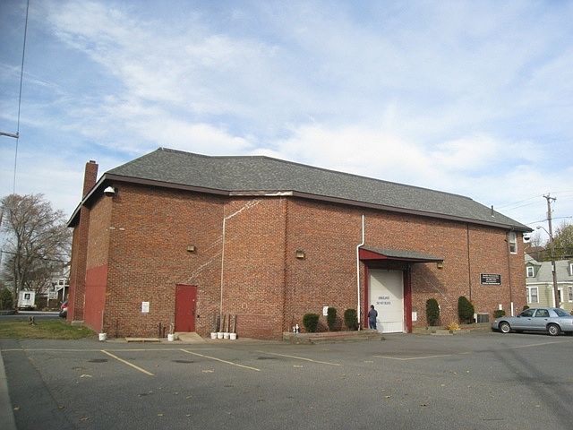 2nd image of 413 Shirley St