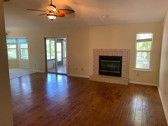 3rd image of 2141 Saint Martins Dr E