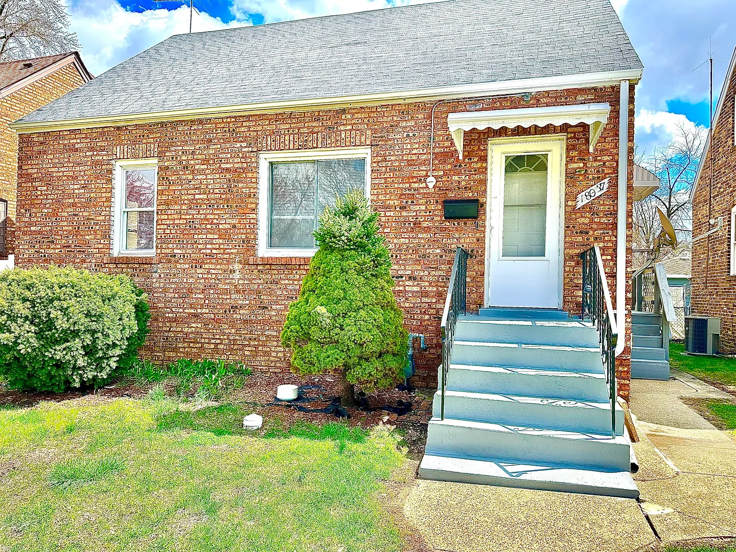 18037 Ridgewood Ave photo 1