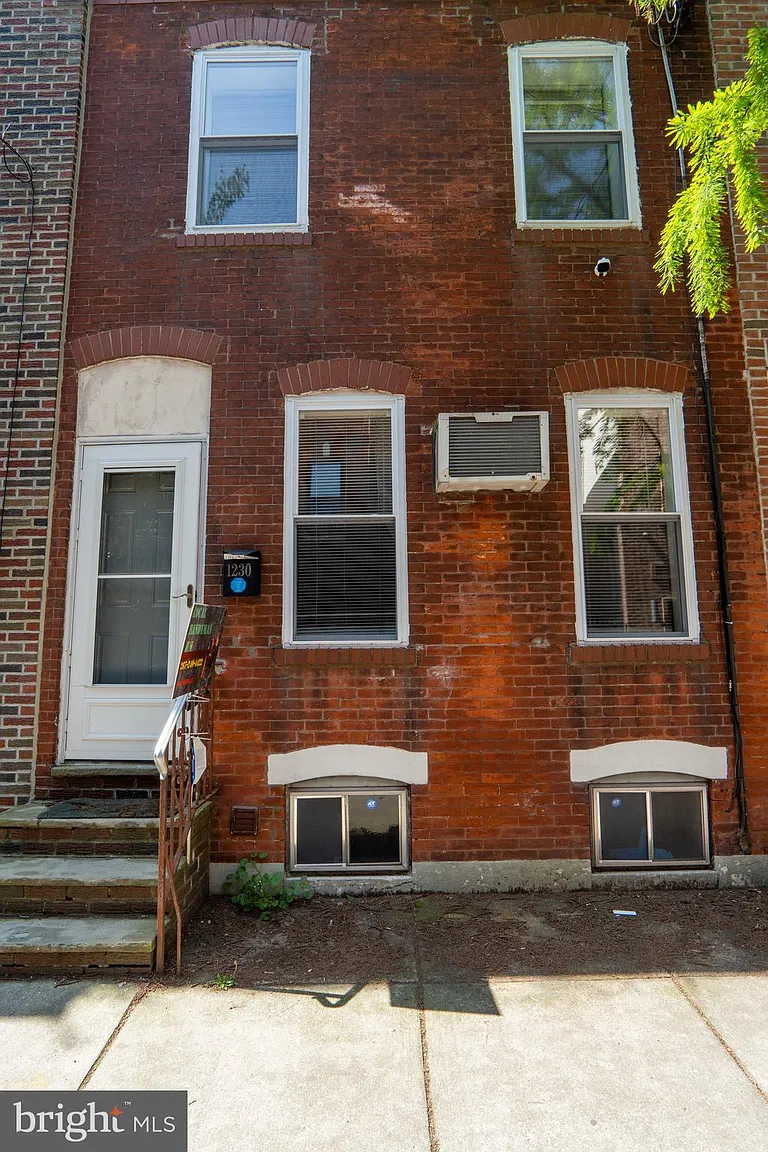 1230 Gerritt St photo 1