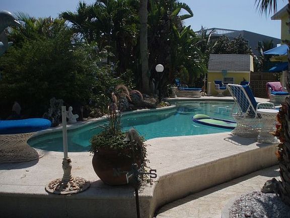 Poll & Spa area
