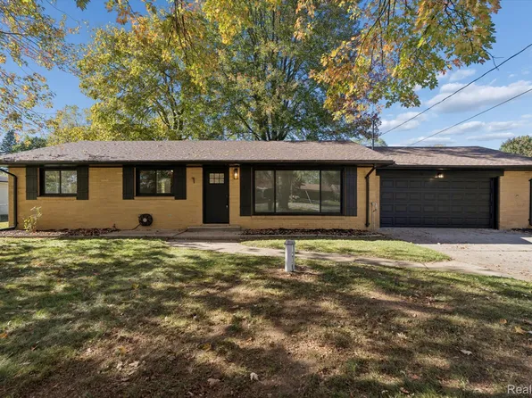 241 Raleigh Pl, Lennon, MI 48449