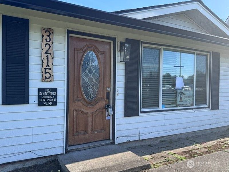 4th image of 3215 Williams Avenue