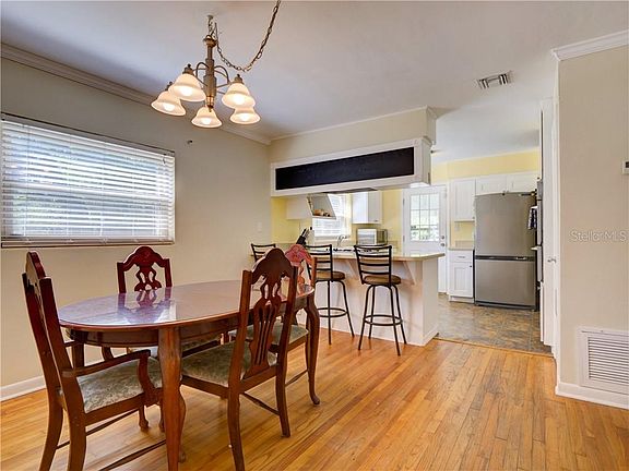 5th image of 1211 Oak Dr