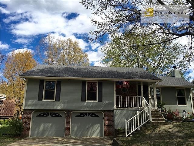 Great starter home has been loved for many years but getting to small for a large family!!!!