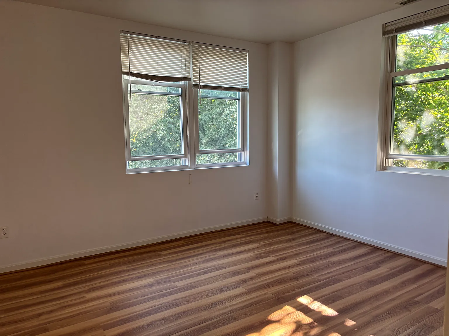 2 bed, 1.5 bath, 910 sqft, $3,500 — Photo 4