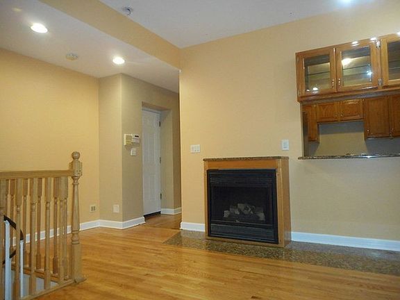 3rd image of 1137 E Hyde Park Blvd APT 1