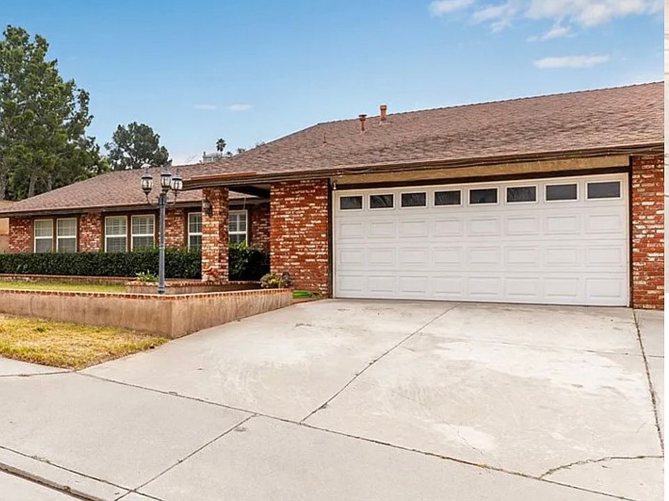 2nd image of 8594 Rocking Horse Cir