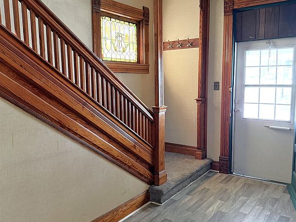 4th image of 208 Morgan St
