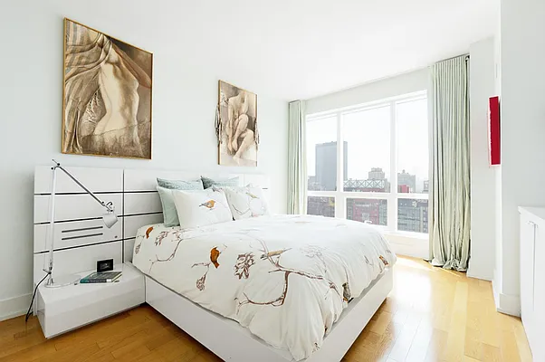 Sold by R New York | media 22