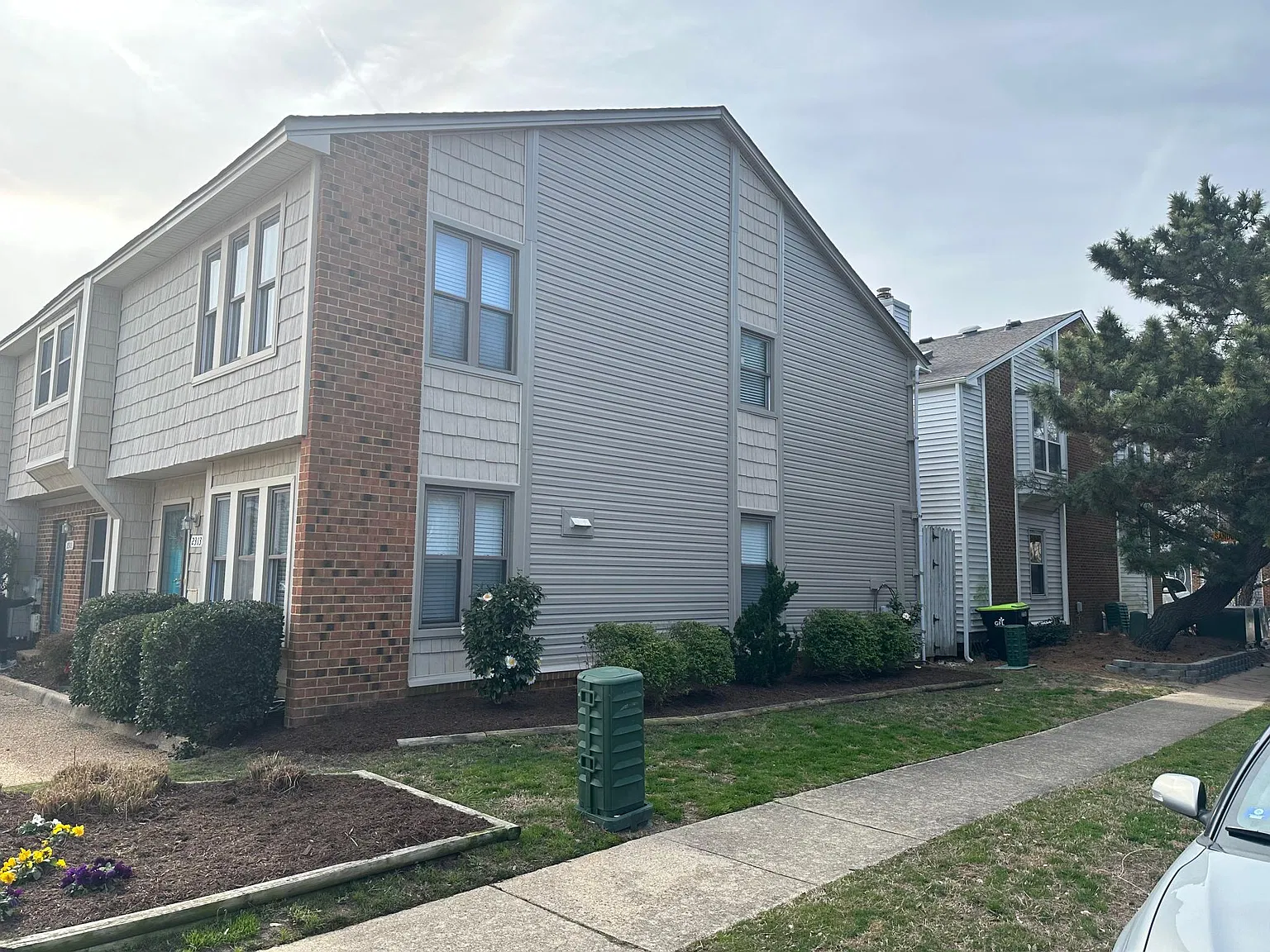 2313 Breakers Ct — Photo 4