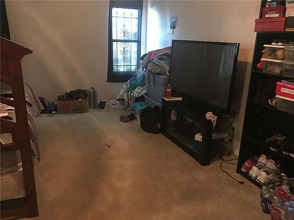 5th image of 1110 Beverly Dr